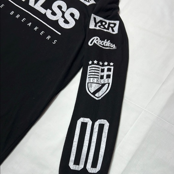 Young and reckless long sleeve spell out men’s size medium rule breakers - Picture 3 of 10